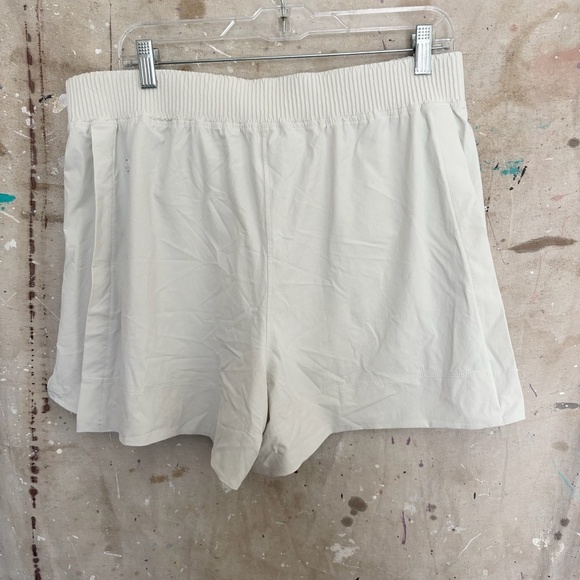 Lululemon Stretch Woven Relaxed-Fit High-Rise Short 4", Bone - Picture 3 of 5